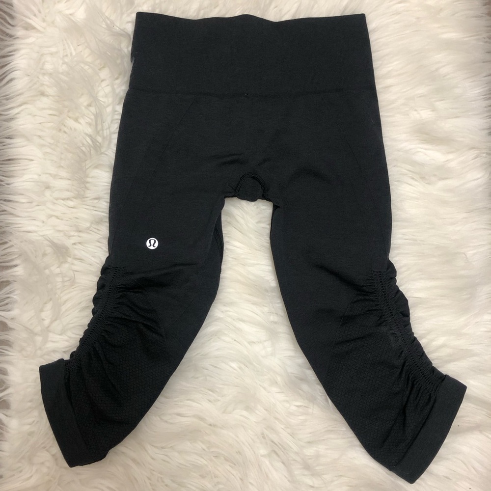 Lululemon Cropped in the Flow Leggings Size 4